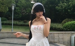 两人激烈打扑克